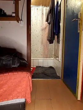 Snapshot of Cridere chatting on 03.15.25 Cridere online show from 03.15.25