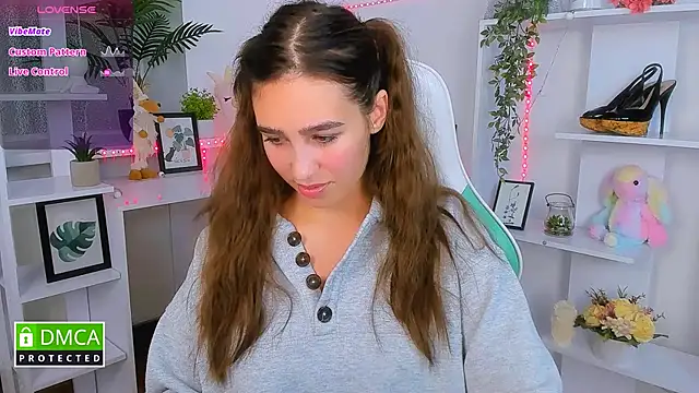 Snapshot of _Eliizabeth_ chatting on 10.21.25 Eliizabeth online show from 10.21.25