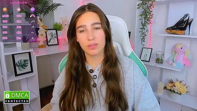 Snapshot of _Eliizabeth_ chatting on 10.23.25 Eliizabeth online show from 10.23.25