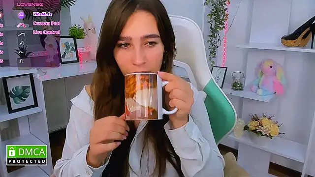 Snapshot of _Eliizabeth_ chatting on 10.25.25 Eliizabeth online show from 10.25.25