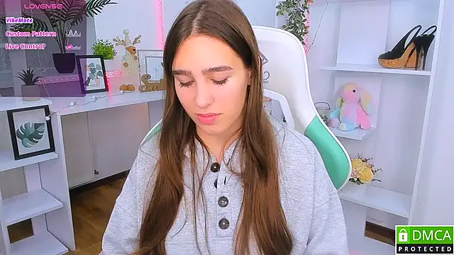 Snapshot of _Eliizabeth_ chatting on 11.04.25 Eliizabeth online show from 11.04.25