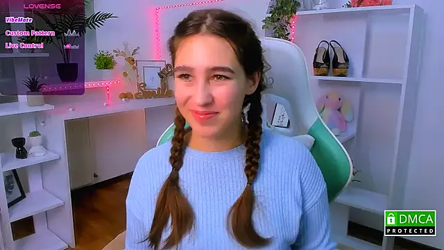 Snapshot of _Eliizabeth_ chatting on 11.21.25 Eliizabeth online show from 11.21.25