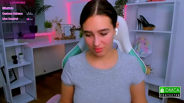 Snapshot of _Eliizabeth_ chatting on 11.25.25 Eliizabeth online show from 11.25.25