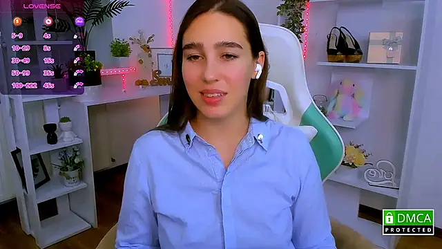 Snapshot of _Eliizabeth_ chatting on 11.30.25 Eliizabeth online show from 11.30.25