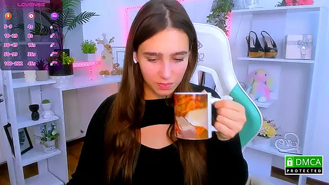 Snapshot of _Eliizabeth_ chatting on 12.01.25 Eliizabeth online show from 12.01.25