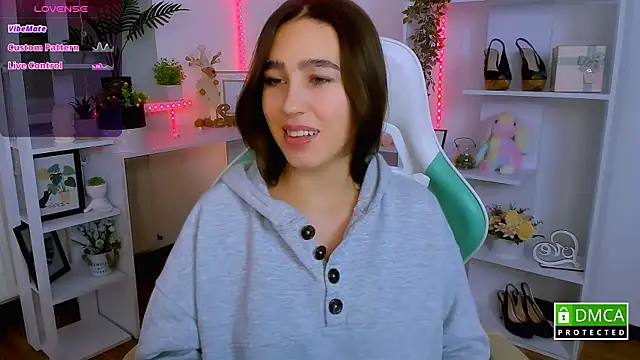 Snapshot of _Eliizabeth_ chatting on 12.15.25 Eliizabeth online show from 12.15.25