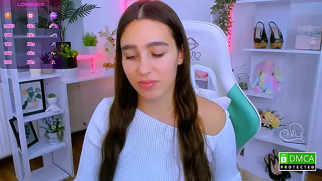 Snapshot of _Eliizabeth_ chatting on 12.17.25 Eliizabeth online show from 12.17.25