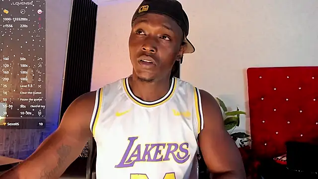 DannSmmith online show from 10.26.25