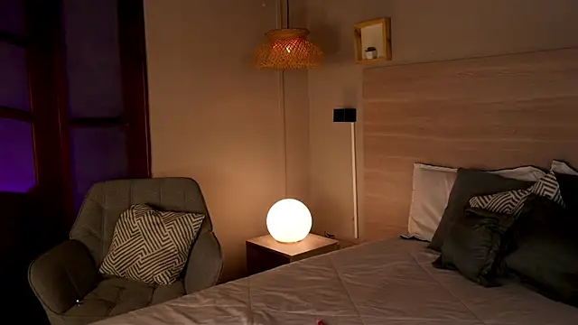 Snapshot of lua_ferch__ chatting on 11.19.25 lua ferch online show from 11.19.25