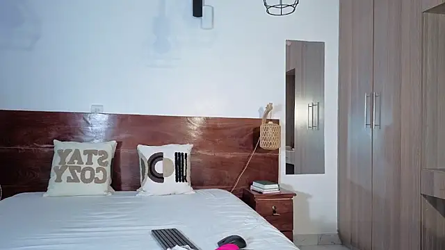 Elegant Ebony online show from 03.12.26