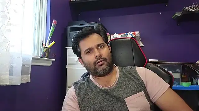 Snapshot of Sakhtlaundaz chatting on 12.13.24 Sakhtlaundaz online show from 12.13.24