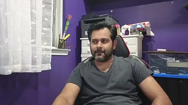 Snapshot of Sakhtlaundaz chatting on 12.14.24 Sakhtlaundaz online show from 12.14.24