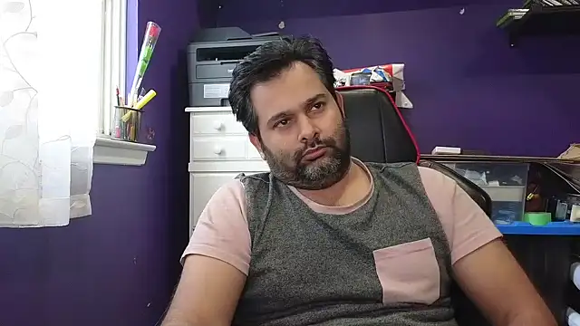 Snapshot of Sakhtlaundaz chatting on 12.16.24 Sakhtlaundaz online show from 12.16.24