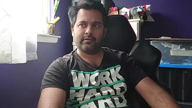 Snapshot of Sakhtlaundaz chatting on 12.28.24 Sakhtlaundaz online show from 12.28.24