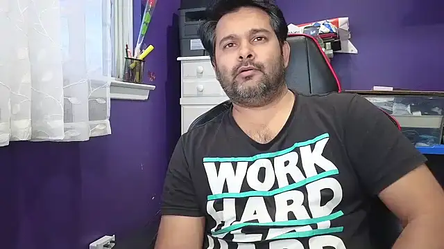 Snapshot of Sakhtlaundaz chatting on 01.01.25 Sakhtlaundaz online show from 01.01.25