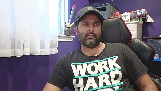 Snapshot of Sakhtlaundaz chatting on 01.05.25 Sakhtlaundaz online show from 01.05.25