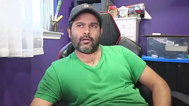 Snapshot of Sakhtlaundaz chatting on 01.10.25 Sakhtlaundaz online show from 01.10.25