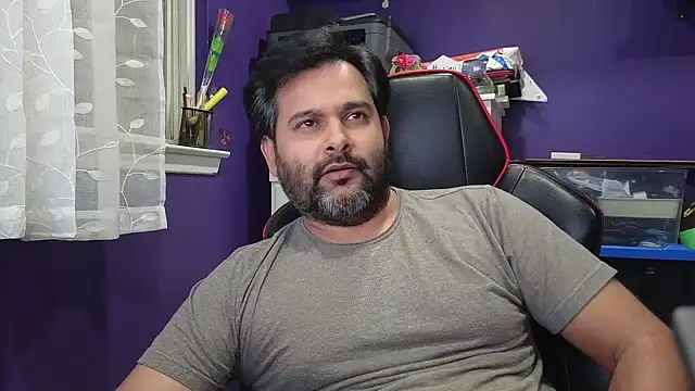 Snapshot of Sakhtlaundaz chatting on 01.13.25 Sakhtlaundaz online show from 01.13.25