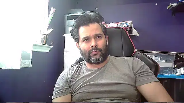 Snapshot of Sakhtlaundaz chatting on 01.18.25 Sakhtlaundaz online show from 01.18.25