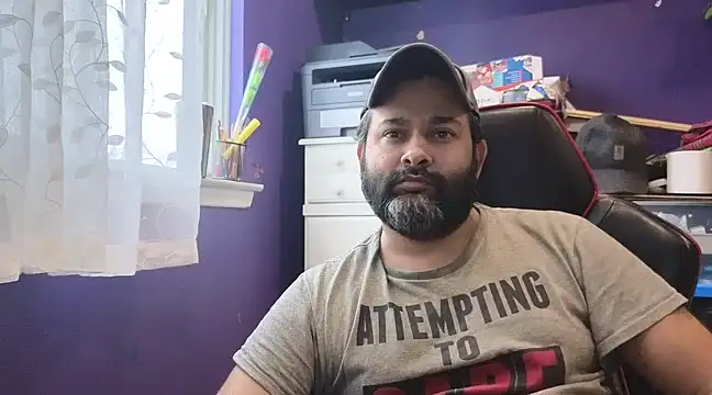 Snapshot of Sakhtlaundaz chatting on 02.10.25 Sakhtlaundaz online show from 02.10.25