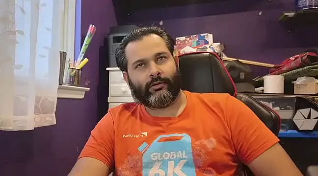 Snapshot of Sakhtlaundaz chatting on 02.15.25 Sakhtlaundaz online show from 02.15.25