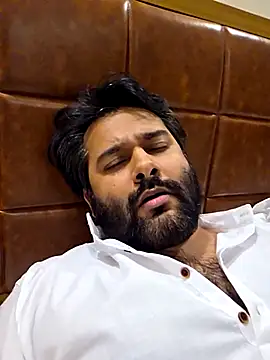 Snapshot of Sakhtlaundaz chatting on 02.24.25 Sakhtlaundaz online show from 02.24.25