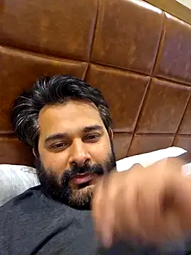 Snapshot of Sakhtlaundaz chatting on 02.25.25 Sakhtlaundaz online show from 02.25.25