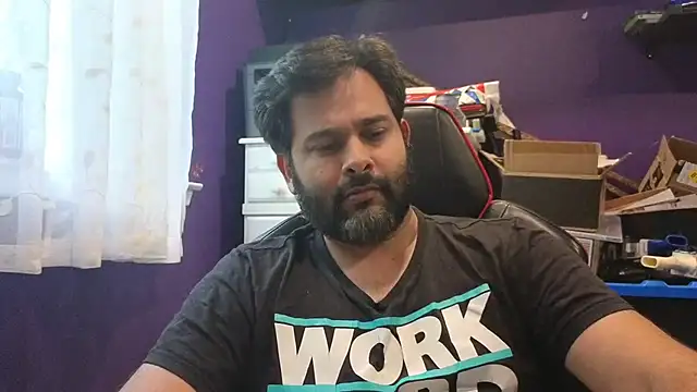 Snapshot of Sakhtlaundaz chatting on 09.10.25 Sakhtlaundaz online show from 09.10.25