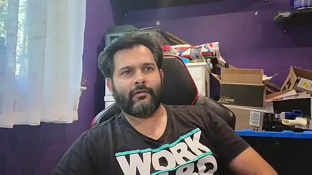 Snapshot of Sakhtlaundaz chatting on 09.11.25 Sakhtlaundaz online show from 09.11.25