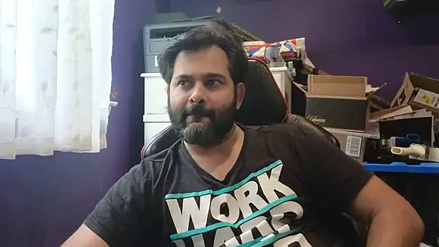 Snapshot of Sakhtlaundaz chatting on 09.12.25 Sakhtlaundaz online show from 09.12.25