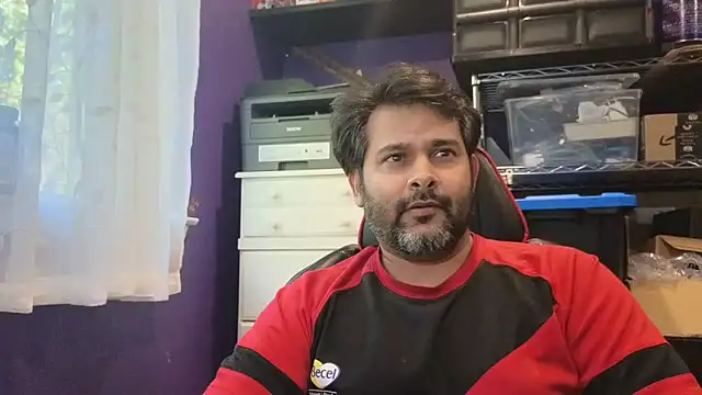 Snapshot of Sakhtlaundaz chatting on 10.05.25 Sakhtlaundaz online show from 10.05.25