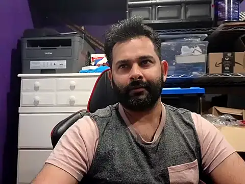 Snapshot of Sakhtlaundaz chatting on 10.11.25 Sakhtlaundaz online show from 10.11.25