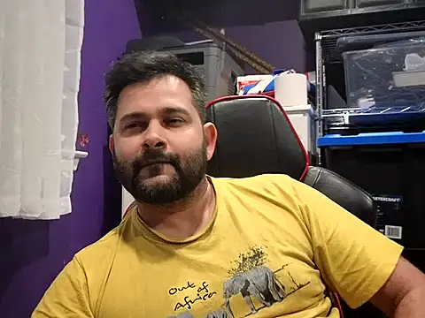 Snapshot of Sakhtlaundaz chatting on 10.14.25 Sakhtlaundaz online show from 10.14.25