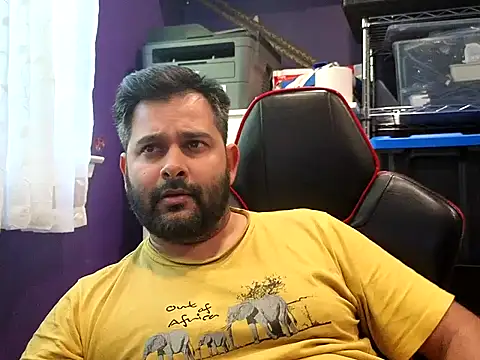 Snapshot of Sakhtlaundaz chatting on 10.15.25 Sakhtlaundaz online show from 10.15.25