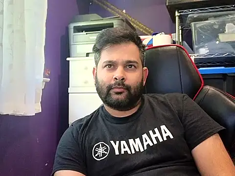 Snapshot of Sakhtlaundaz chatting on 10.16.25 Sakhtlaundaz online show from 10.16.25