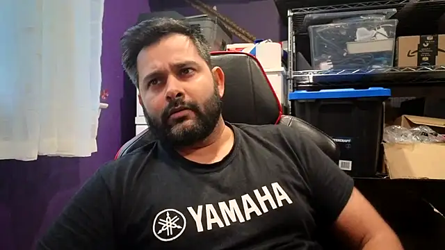 Snapshot of Sakhtlaundaz chatting on 10.22.25 Sakhtlaundaz online show from 10.22.25