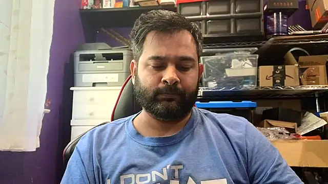 Snapshot of Sakhtlaundaz chatting on 10.26.25 Sakhtlaundaz online show from 10.26.25