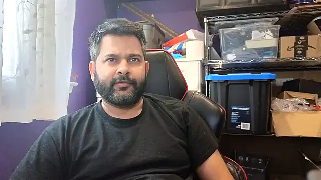 Snapshot of Sakhtlaundaz chatting on 10.31.25 Sakhtlaundaz online show from 10.31.25