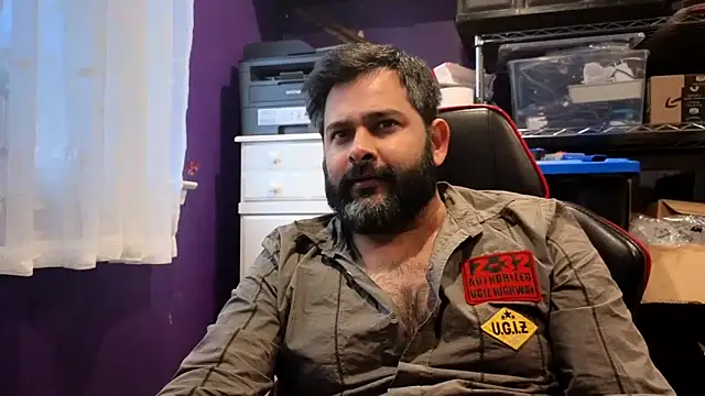 Snapshot of Sakhtlaundaz chatting on 11.13.25 Sakhtlaundaz online show from 11.13.25