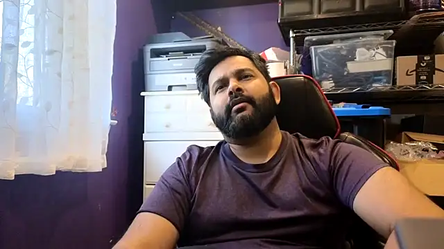 Snapshot of Sakhtlaundaz chatting on 11.17.25 Sakhtlaundaz online show from 11.17.25