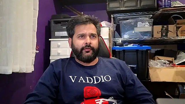 Snapshot of Sakhtlaundaz chatting on 11.20.25 Sakhtlaundaz online show from 11.20.25