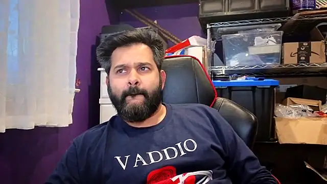 Snapshot of Sakhtlaundaz chatting on 11.23.25 Sakhtlaundaz online show from 11.23.25