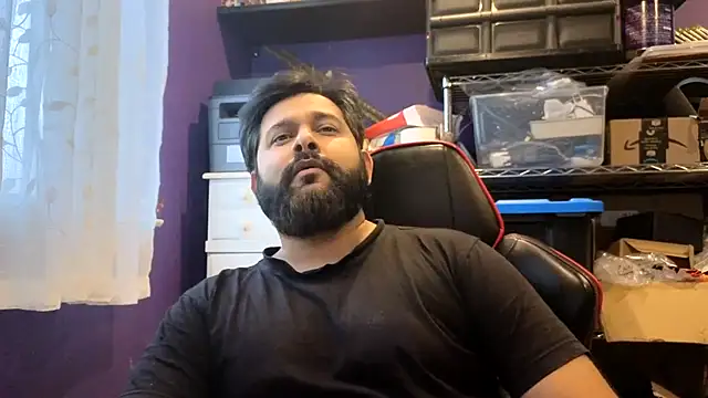 Snapshot of Sakhtlaundaz chatting on 12.14.25 Sakhtlaundaz online show from 12.14.25