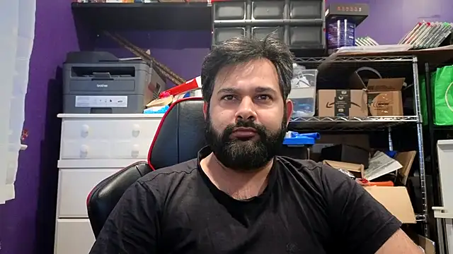 Snapshot of Sakhtlaundaz chatting on 12.15.25 Sakhtlaundaz online show from 12.15.25