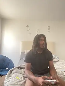 Snapshot of BD2LONG chatting on 01.09.25 BD2LONG online show from 01.09.25