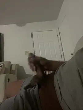 Snapshot of BD2LONG chatting on 12.20.25 BD2LONG online show from 12.20.25