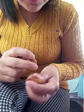 Snapshot of lolo890 chatting on 12.01.25 lolo890 online show from 12.01.25