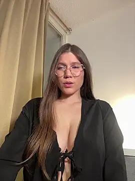 AmelieLaurent  online show from 11.29.25