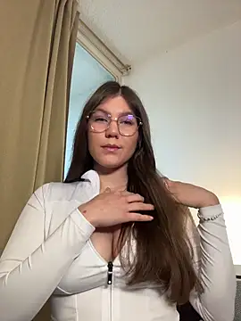 AmelieLaurent  online show from 12.05.25