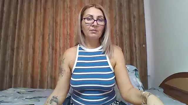 Snapshot of PussyEvely chatting on 12.10.24 PussyEvely online show from 12.10.24